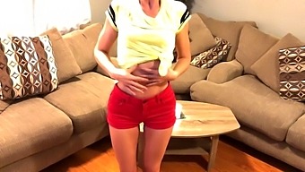 Den Mest Förföriska Lapdance-Föreställningen På Porn Hub - Stepcousin - Det Är En Lockande Strippshow