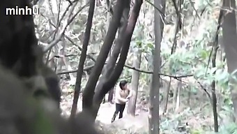 Bố Nhật Bản Đụ Gái Mại Dâm Trưởng Thành Trong Môi Trường Gỗ