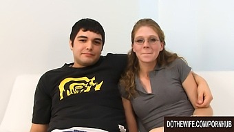 Μαύρος Απολαμβάνει Τη Νοικοκυρά Jenny Leigh Με Στοματικό Και Κολπικό Σεξ Ενώ Ο Σύζυγός Της Παρακολουθεί