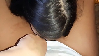 Lezbiyen Illüzyon Kızları Mutfak Ve Cinsel Zevkleri Keşfediyor