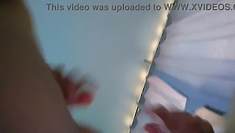 Zrelý Sused A Ja Sa Zapájame Do Intenzívnej Sexuálnej Aktivity Po Tom, Čo Nás Jeho Matka Nechala Samých