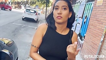 Η Prisangel, Μια Κολομβιανή Πειραστής, Καβαλάει Τον Άξονα Του Torbe Σε Μια Ερωτική Συνάντηση