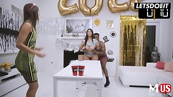 La Belleza Tetona Violet Myers Celebra Su Cumpleaños Con Un Paseo Duro De Una Enorme Polla Negra Y Grande