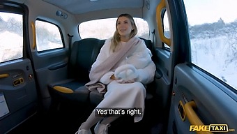 Vacker Underklädesmodell Vill Ha Hård Sex Med Taxichaufför