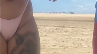 Fui Pegar Onda E O Novinho Ficou Para Dar Uma De Dona Na Praia